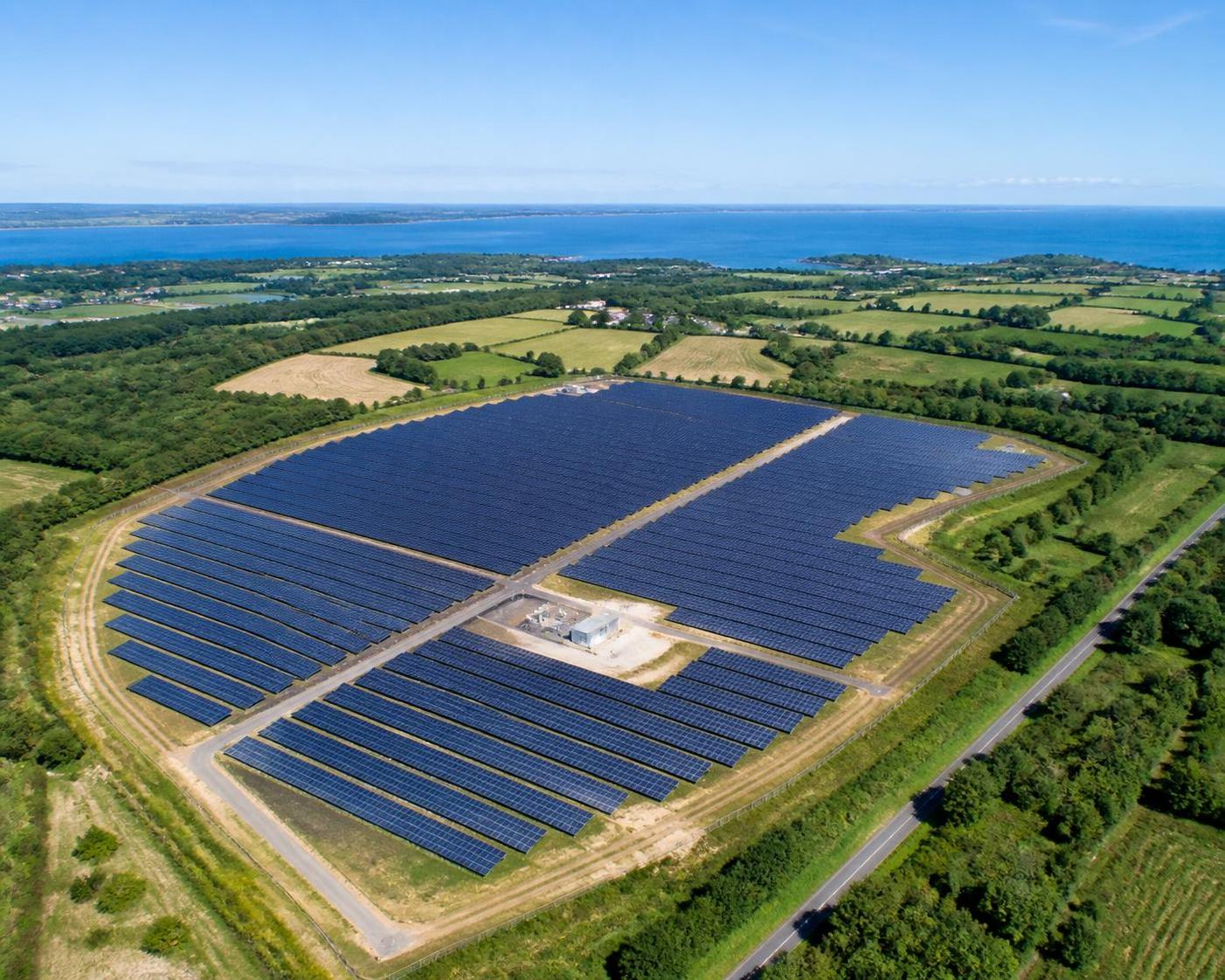 avis consultatif de l’autorité environnementale sur le projet de parc solaire à fouesnant et pleuven, évaluant les impacts et bénéfices pour un développement durable.