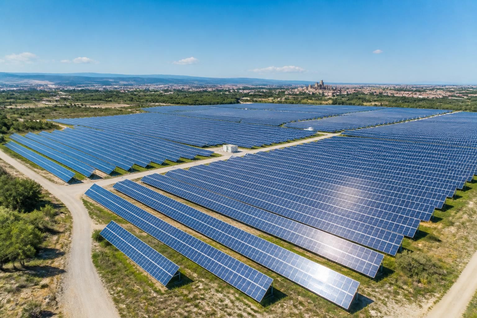découvrez comment narbonne transforme son paysage avec une immense installation de panneaux solaires, fournissant une énergie propre et durable pour illuminer chaque foyer de la ville.