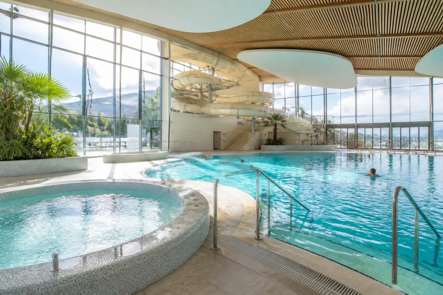 découvrez les décisions clés du dernier conseil dans la drôme, axées sur le développement d'un parc photovoltaïque et la modernisation des équipements aquatiques au cœur de la région.