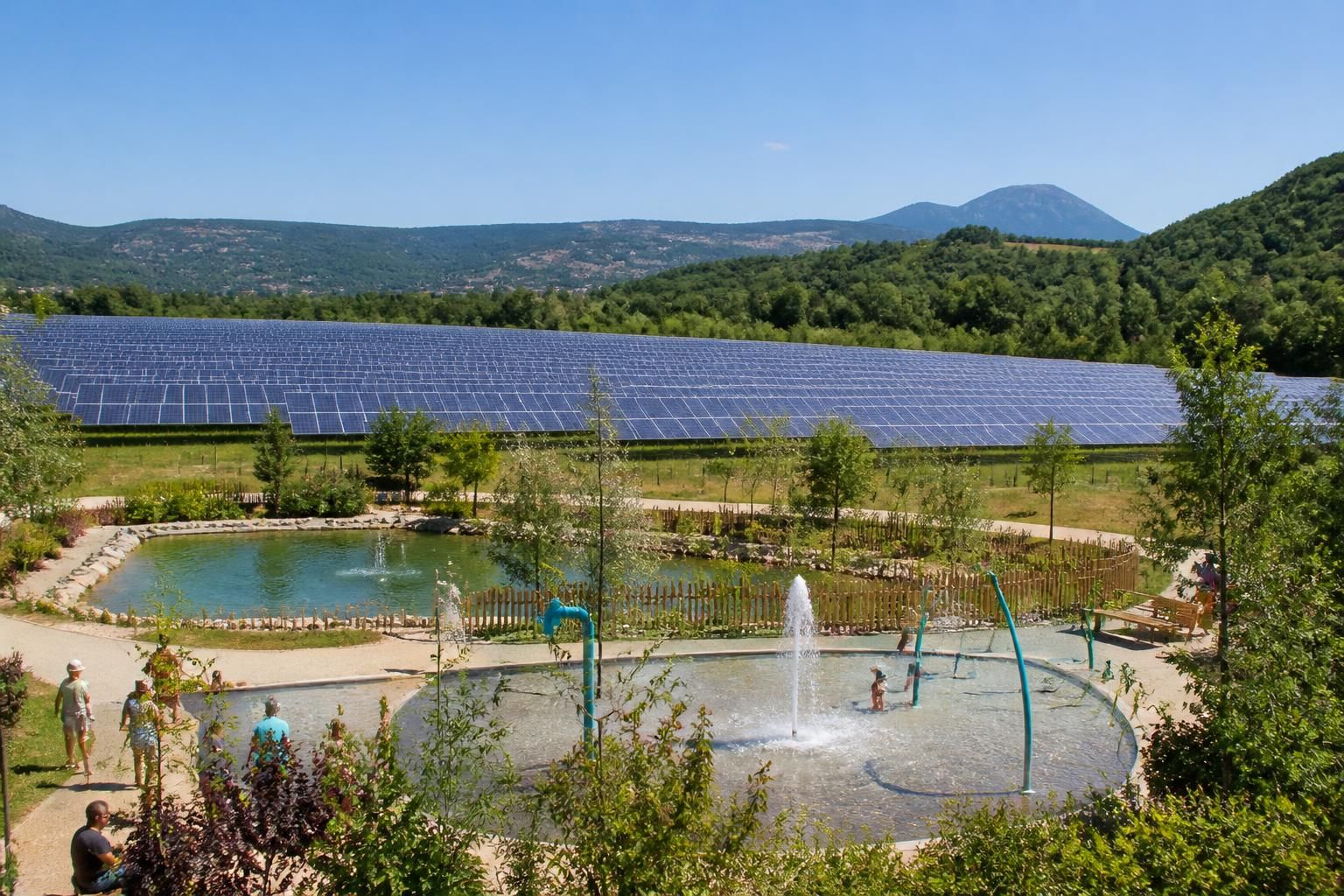 découvrez les décisions majeures du dernier conseil de la drôme, incluant la création d'un parc photovoltaïque et le développement d'équipements aquatiques pour la région.