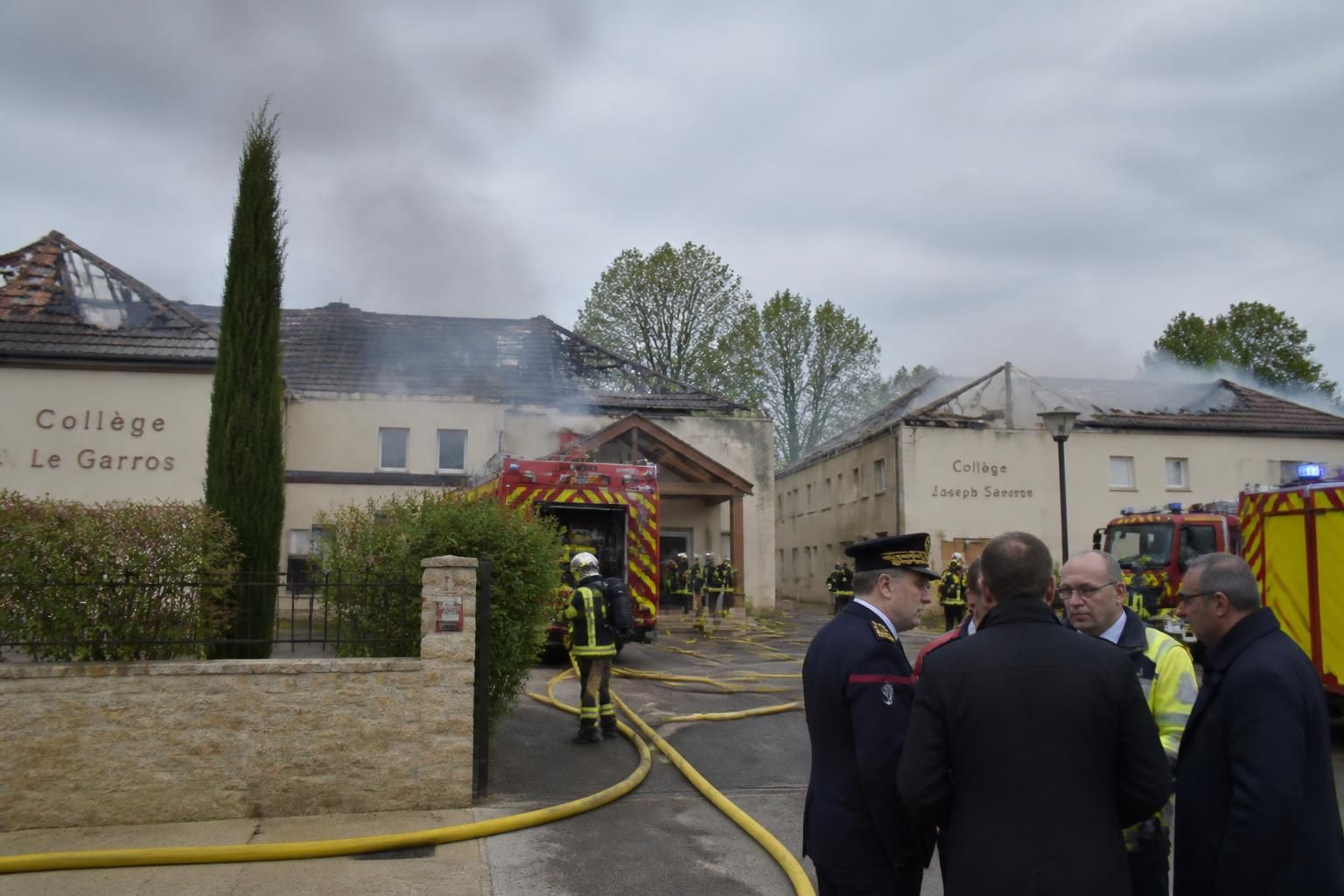 série d'incendies dans les collèges du gers : après la destruction de deux toitures, le département met en place des mesures d'urgence pour protéger les établissements et assurer la sécurité des élèves.