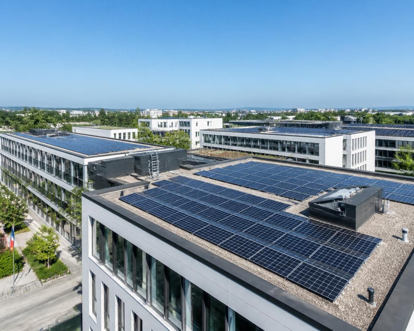 découvrez le projet multi-étapes du pays de fougères pour équiper trois sites d’ombrières photovoltaïques, une initiative durable et innovante pour l’avenir énergétique local.