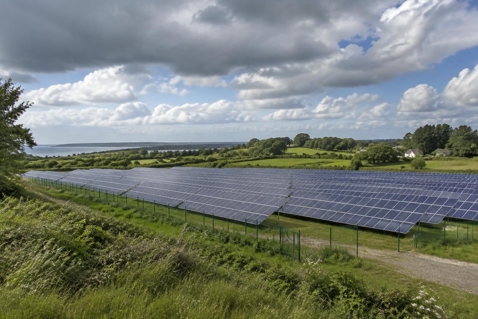 à fouesnant, le projet de centrale photovoltaïque entre en phase d’enquête publique, une étape clé avant la suite de son développement.