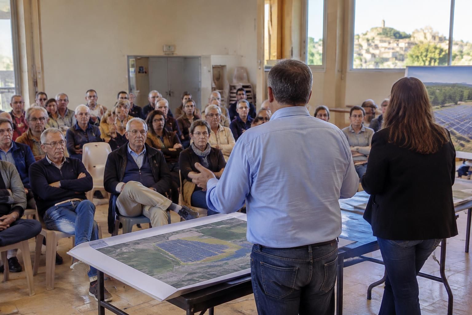 après un premier revers, robion relance son projet de centrale photovoltaïque. découvrez les enjeux et les chances de voir le projet aboutir.
