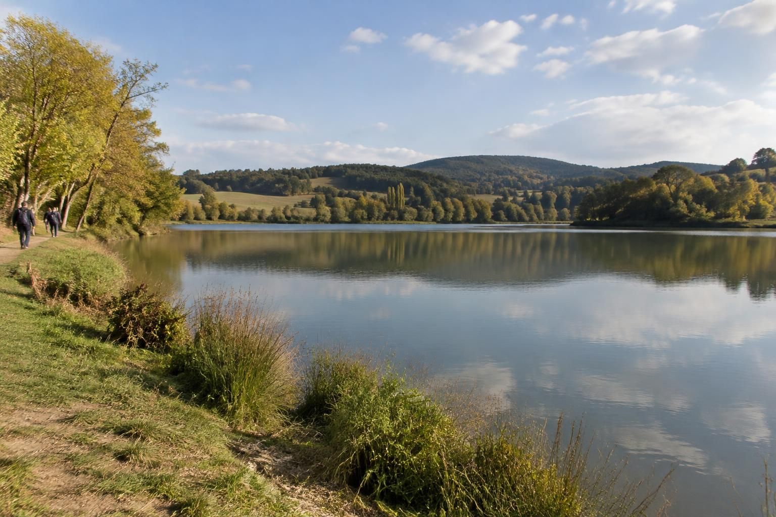 au lac du dagour, la mobilisation se poursuit pour préserver le site et sensibiliser le public aux enjeux de sa protection.